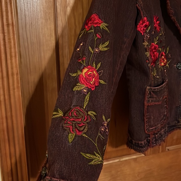 Gorgeous Embroidered denim jacket !! - Picture 3 of 10
